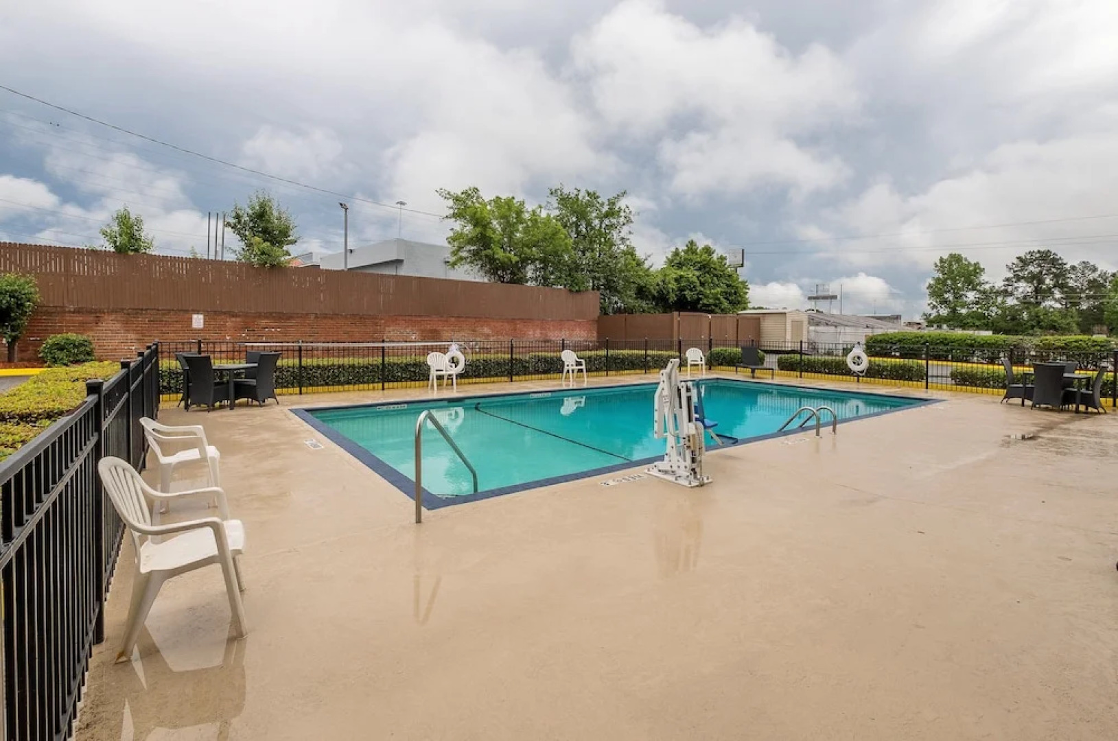 Red Roof Inn & Suites Macon