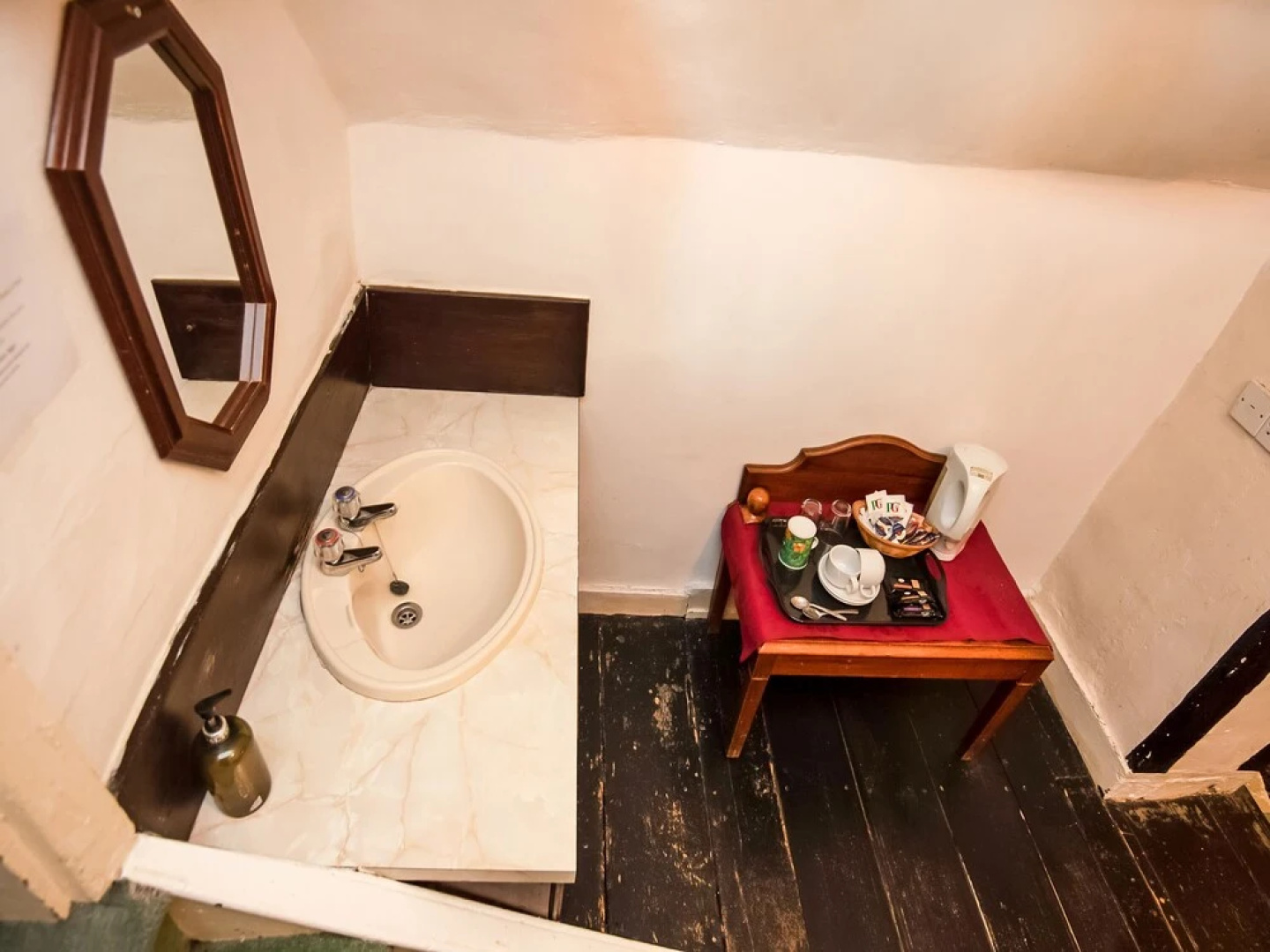 Hardwicke Arms Hotel
