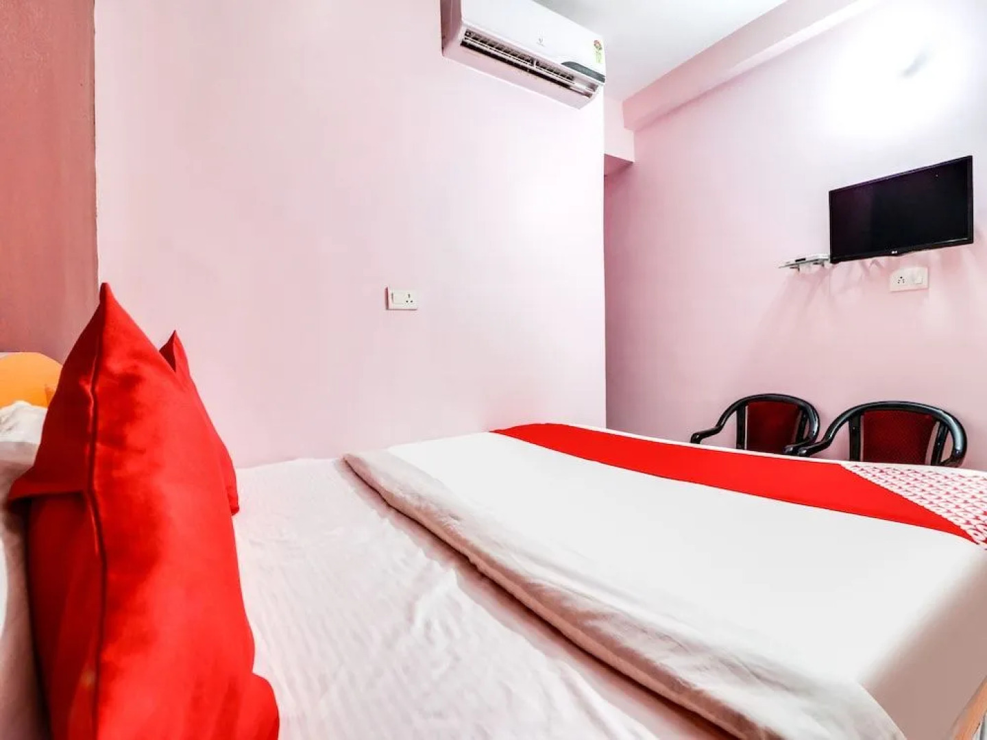 Oyo 46190 Triotel Hotels And Banquets (Opc) Private Limited