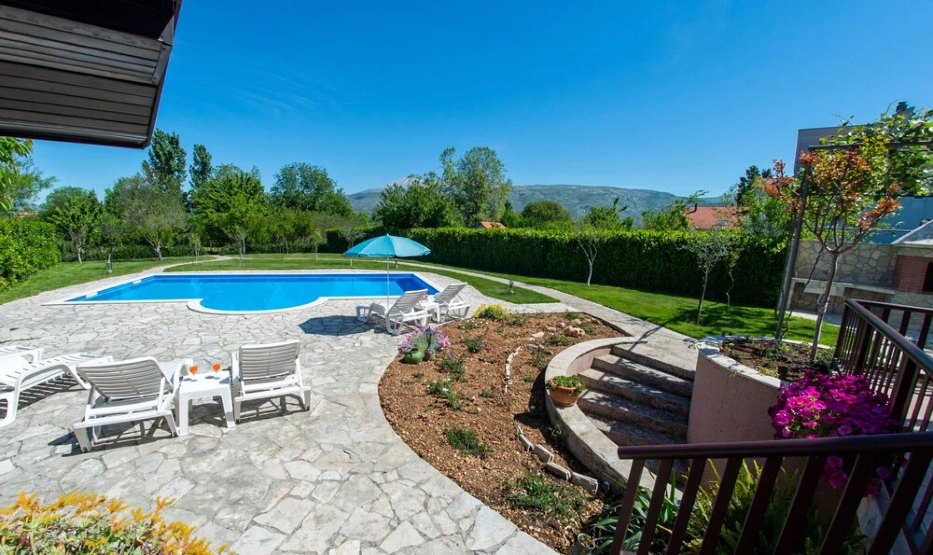 Frida Luxury Beachfront Villa