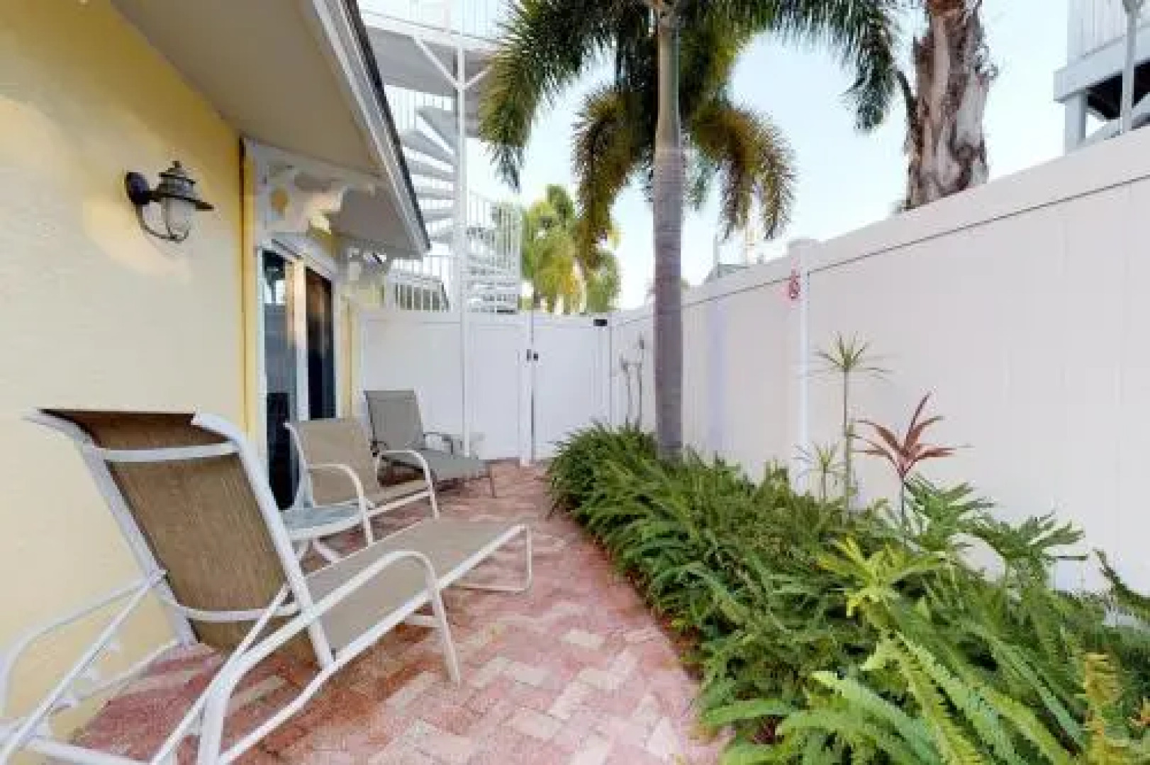 Palm Isle 3210 by RedAwning