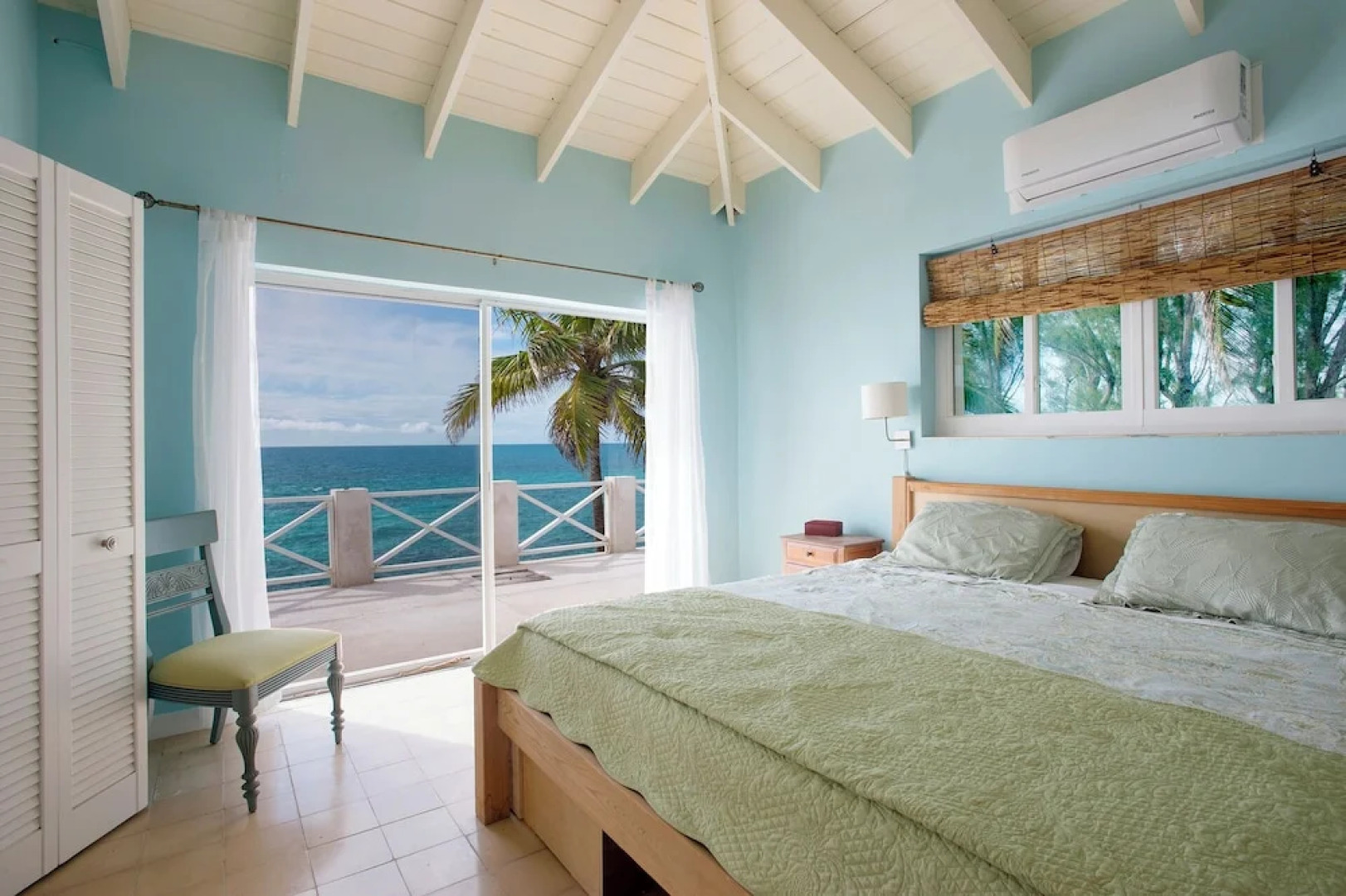 Island Paradise: Secluded Beachfront Retreat With Pool