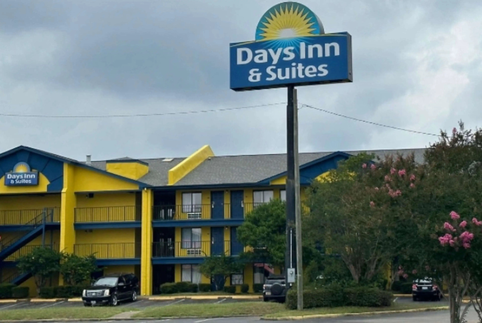 Days Inn & Suites by Wyndham Mobile