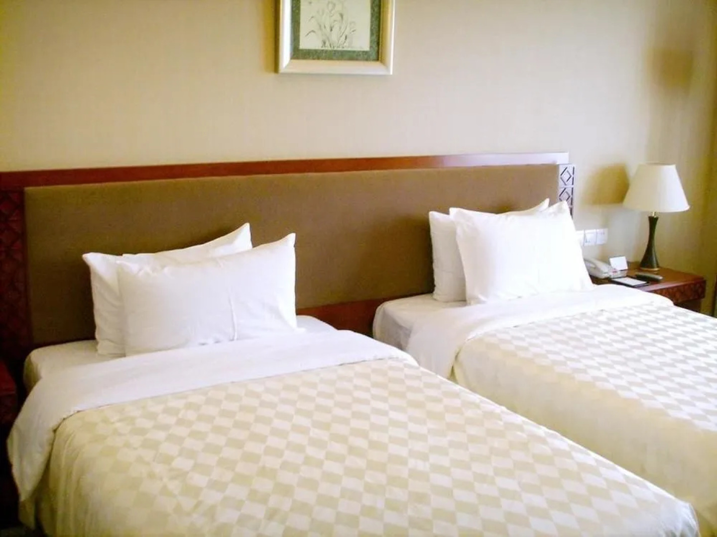 Yichang Guobin Garden Hotel