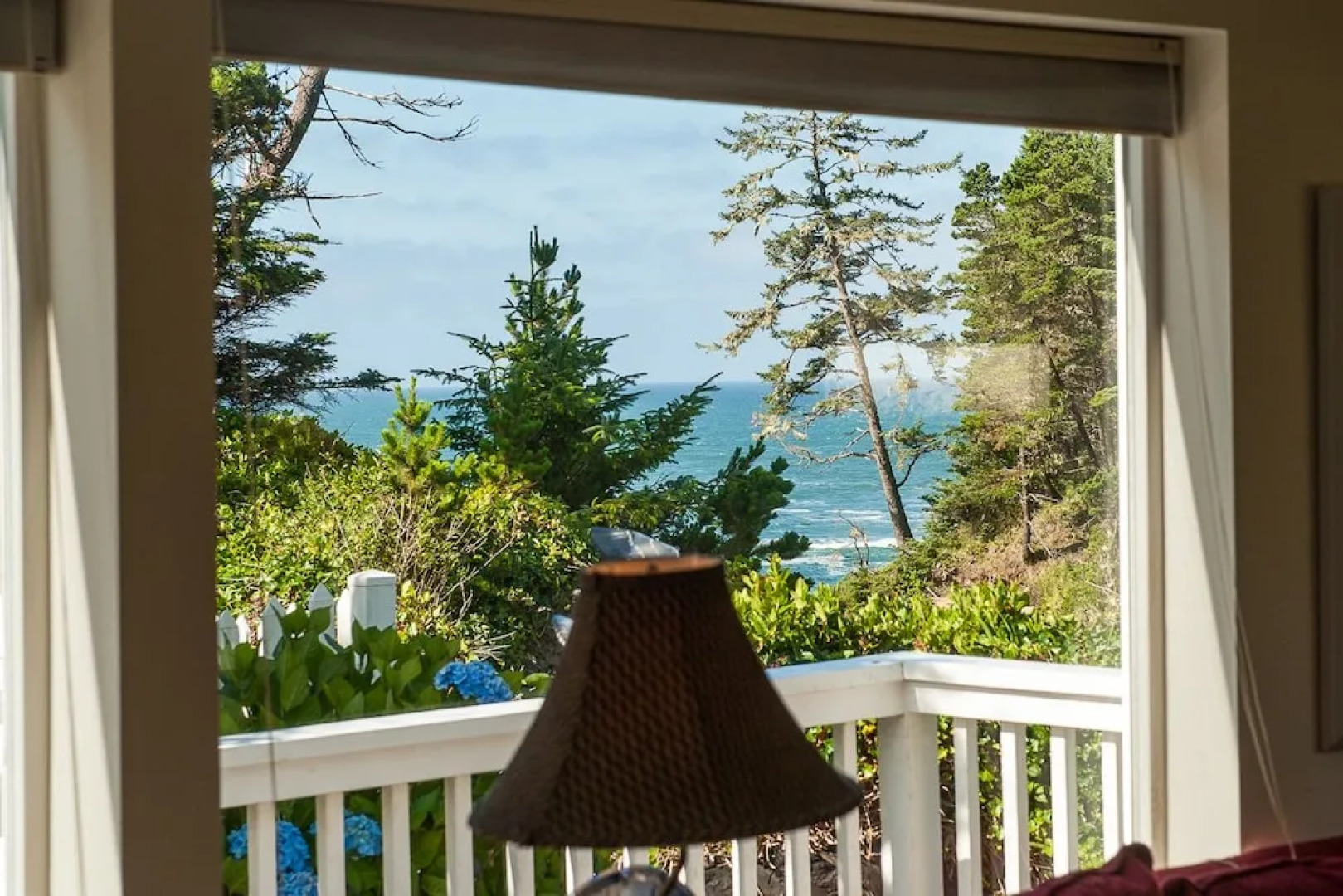 Rememberance Studio cottage by RedAwning