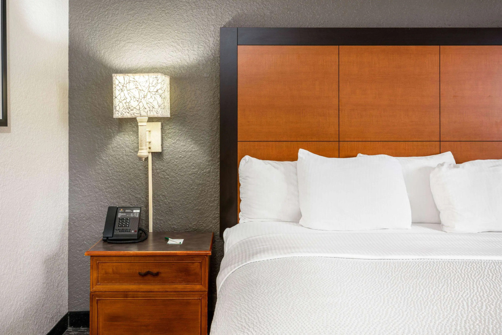 Super 8 by Wyndham The Woodlands North