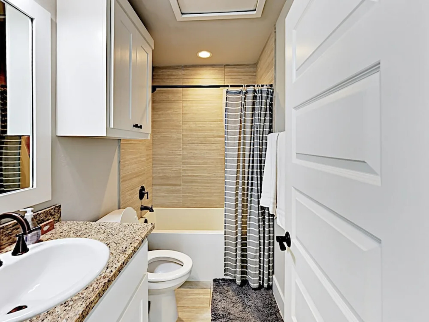 Luxe Waterfront - 3 Br Home