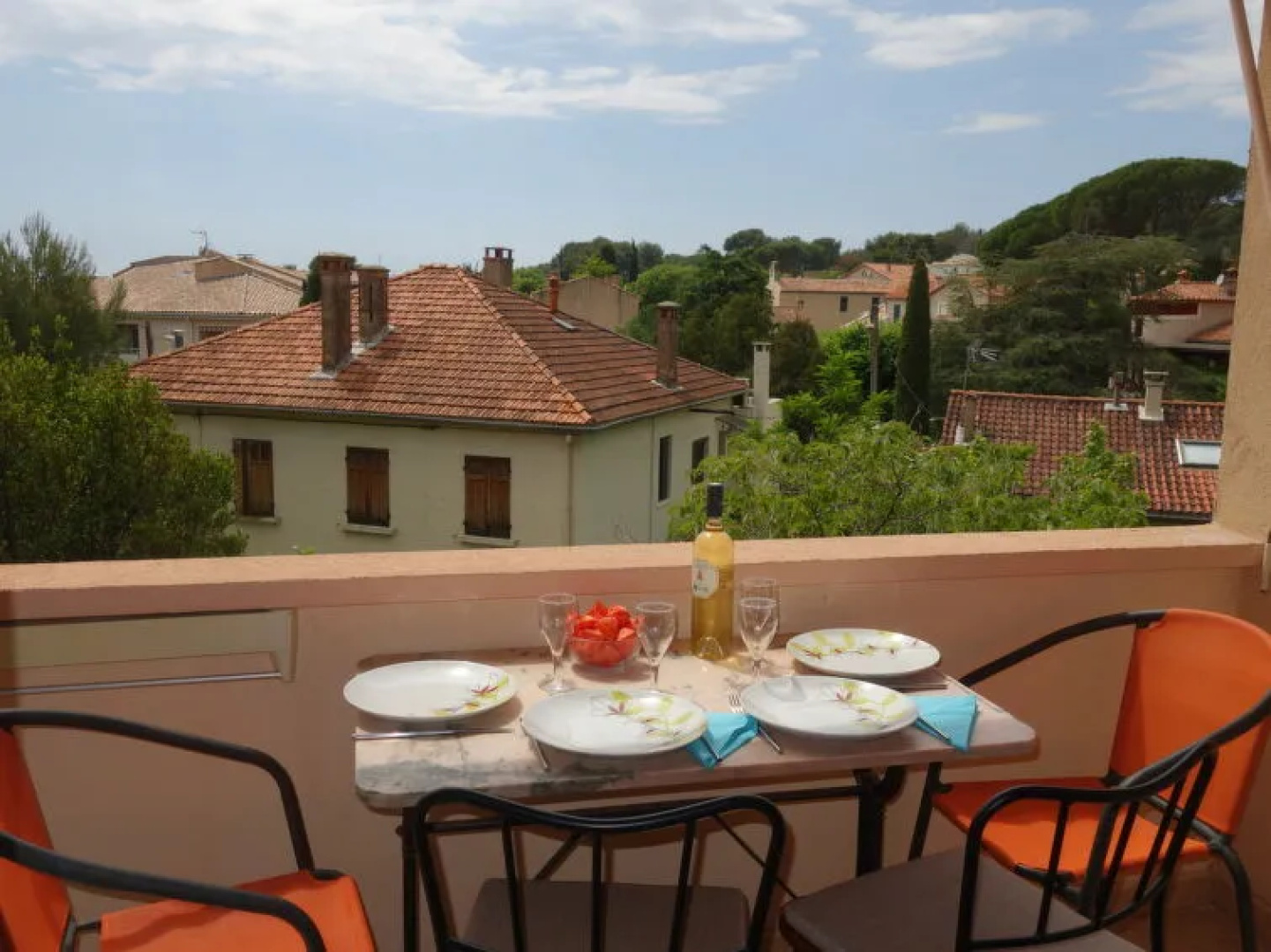 une petite maison entre vignes et mer