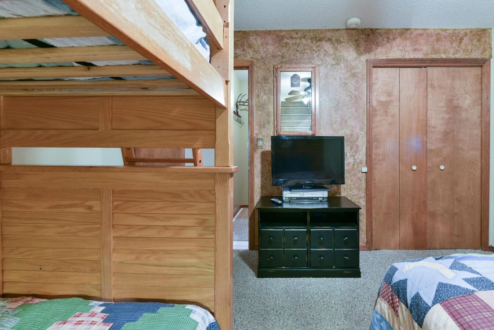 Westcreek Lodge @ Notch-vaulted Ceilings, 2 Pools, Private Lake, 1 Mile to Sdc!