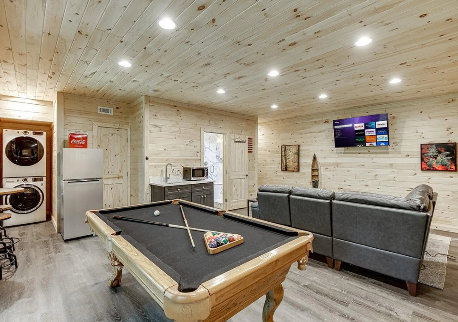 Luxury Cabin Sleeps 8 With Creekside Fire pit Near Helen GA