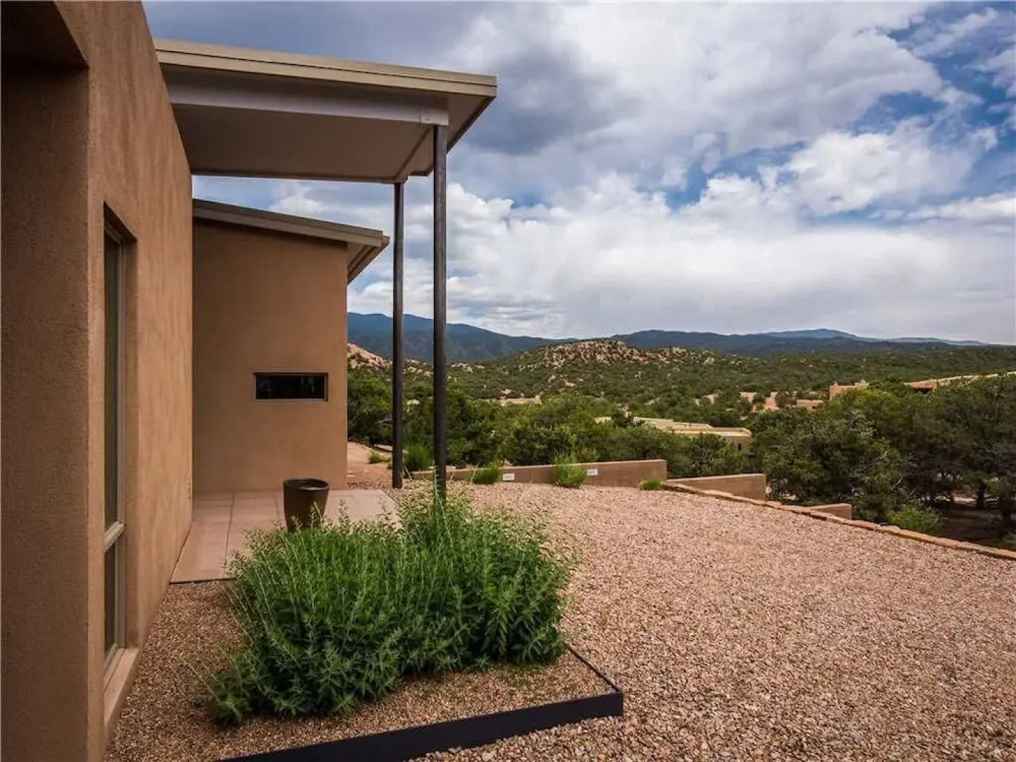 Butterfly House - Spectacular Modern Design and Mountain Views