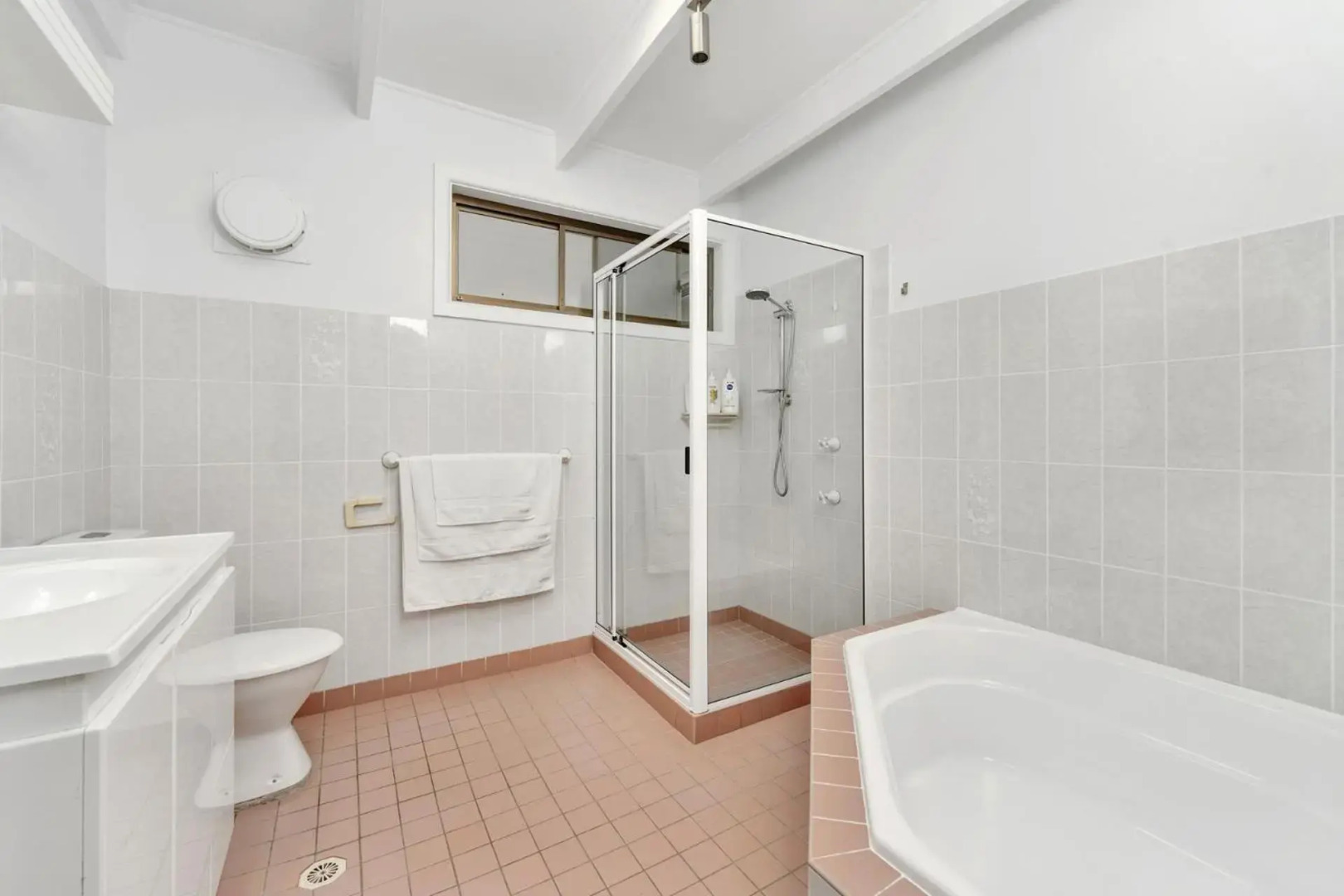 Mara at Hyams 4pm Check Out Sundays