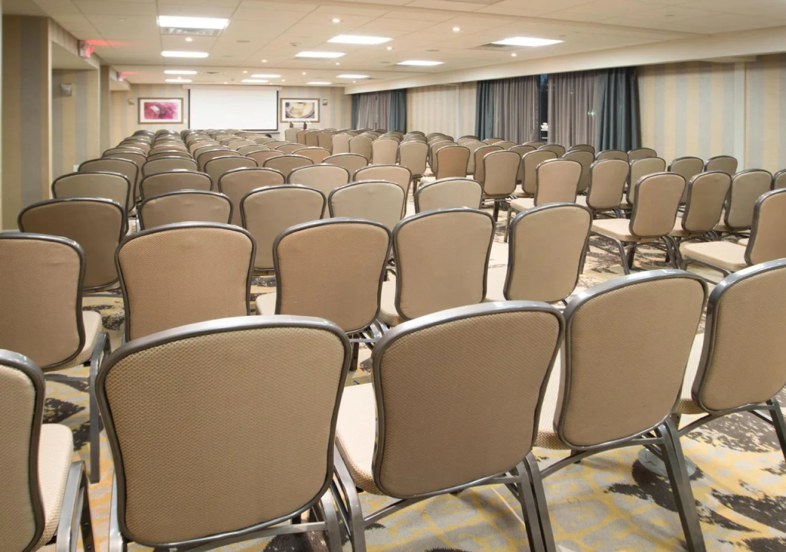 Crowne Plaza Saddle Brook by IHG
