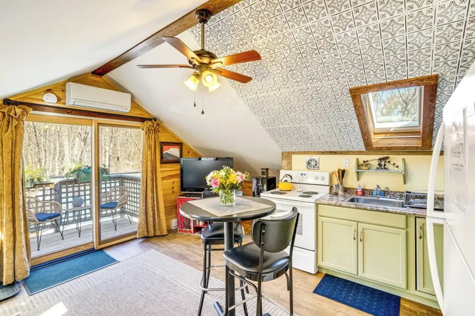 3 Mi to Hiking: Cozy Mt Tremper Apt