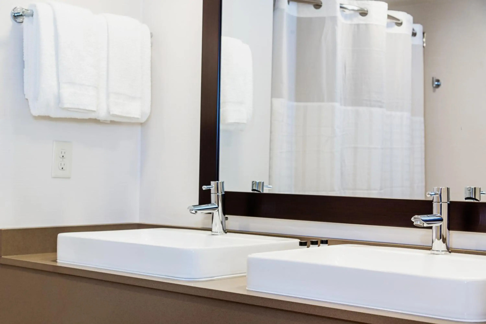 Country Inn & Suites by Radisson, Milwaukee West (Brookfield), WI