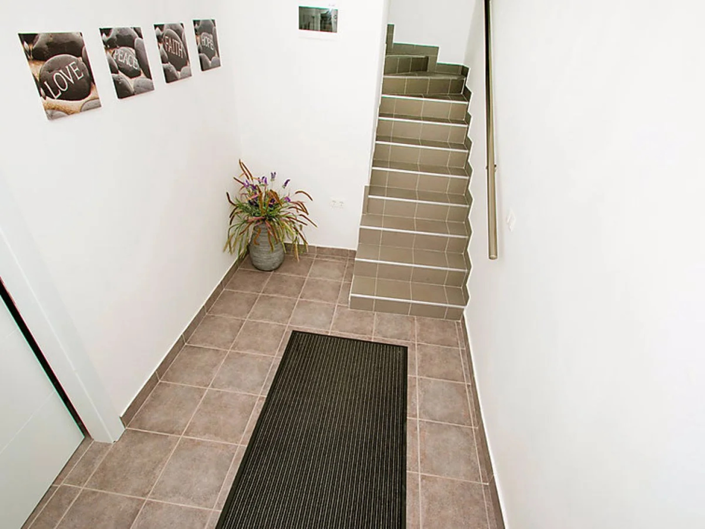 Apartment Snježana Karlobag 28539
