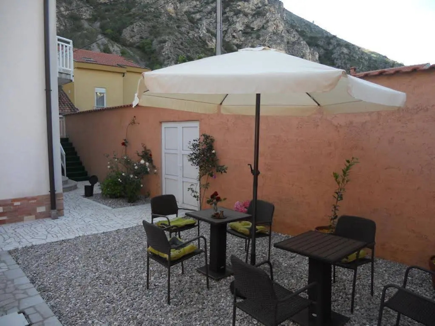 AppleLine Apartments