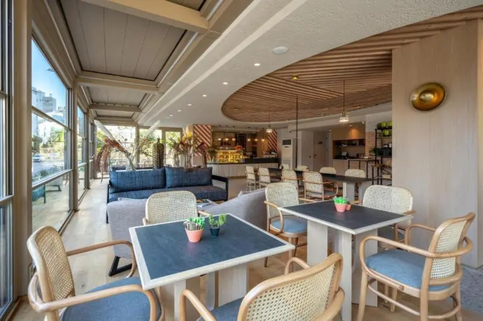 Oli Hotel And Suites