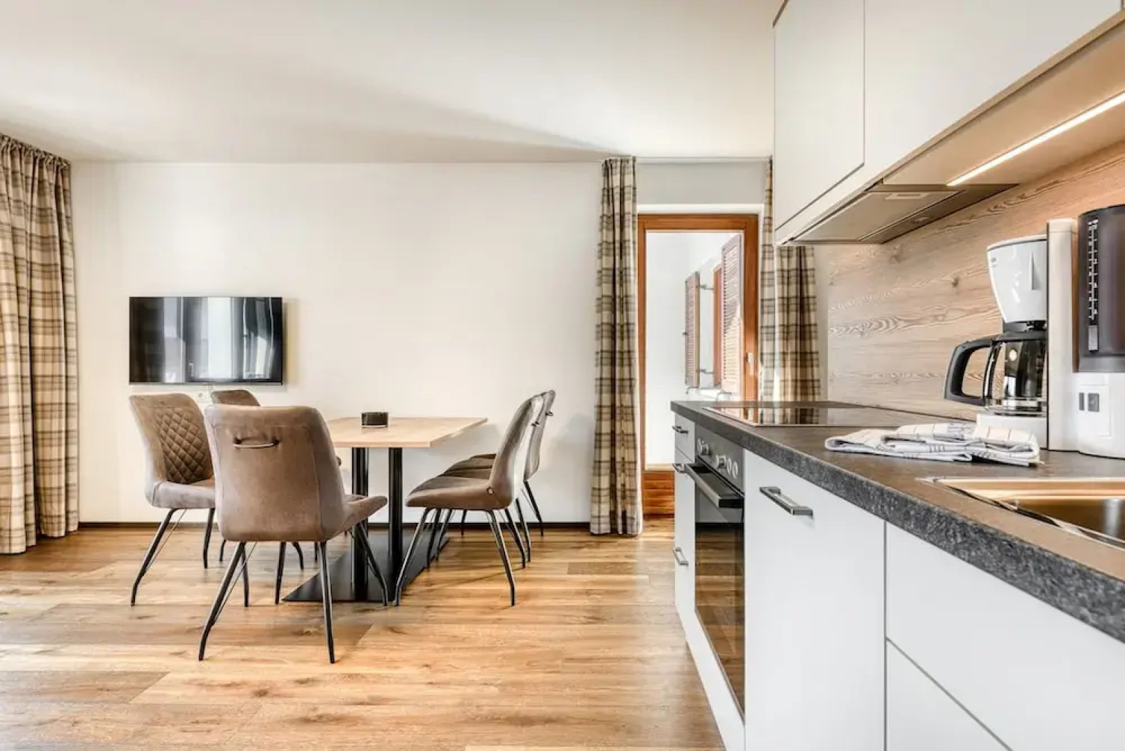 Alpenblick Appartements - 3-zimmer Ave Montis