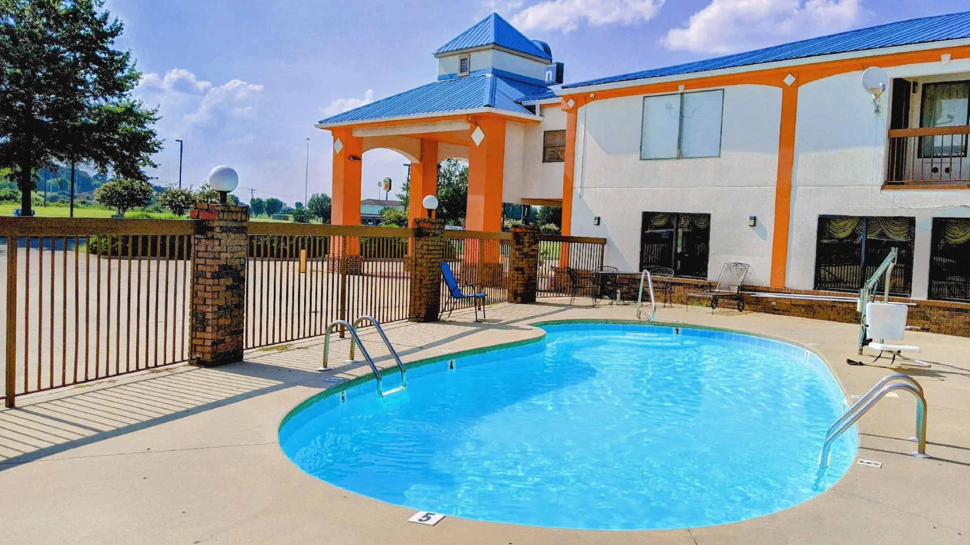 Quality Inn & Suites Decatur - Priceville I-65