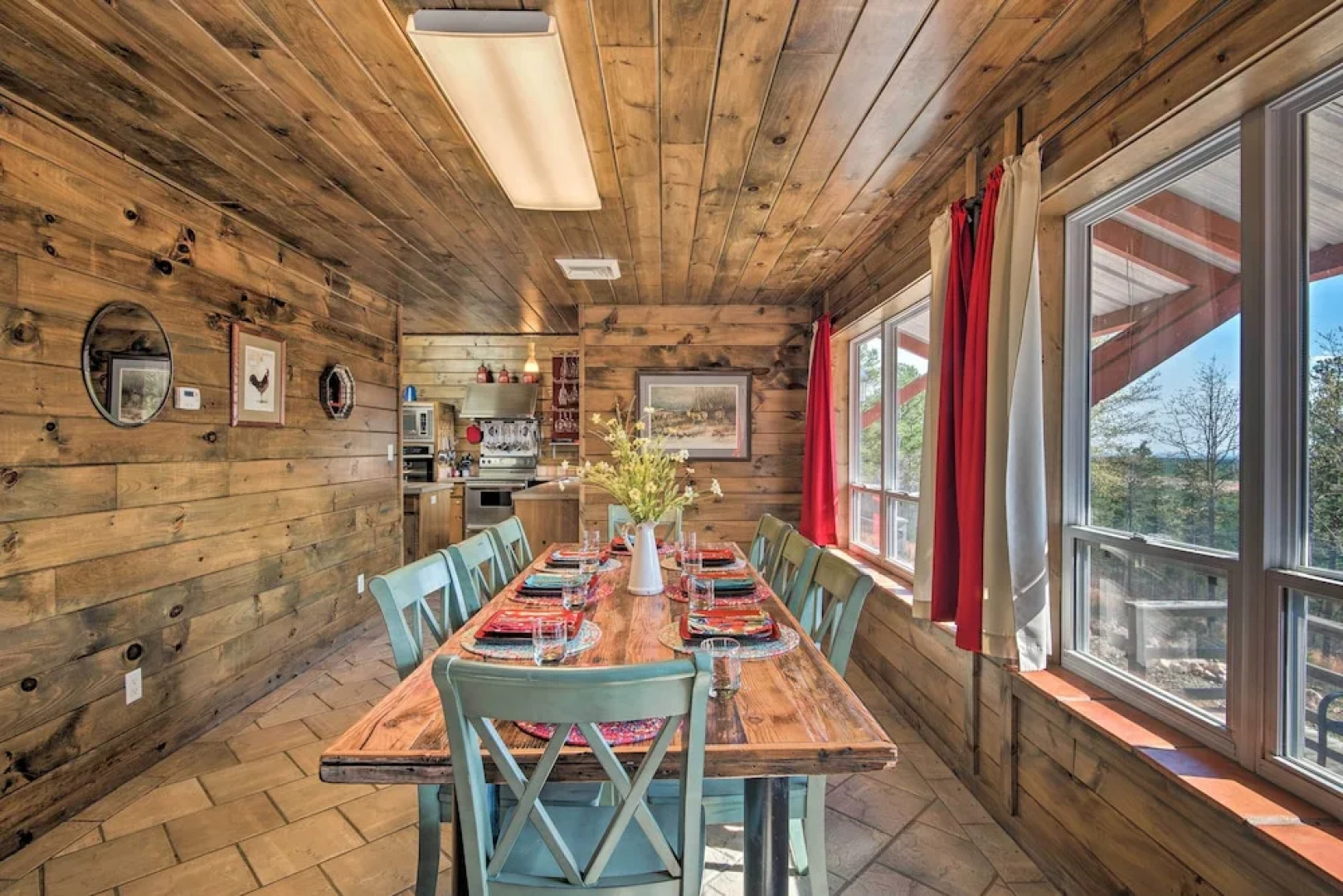 Broken Bow Mountaintop Home w/ Hot Tub!