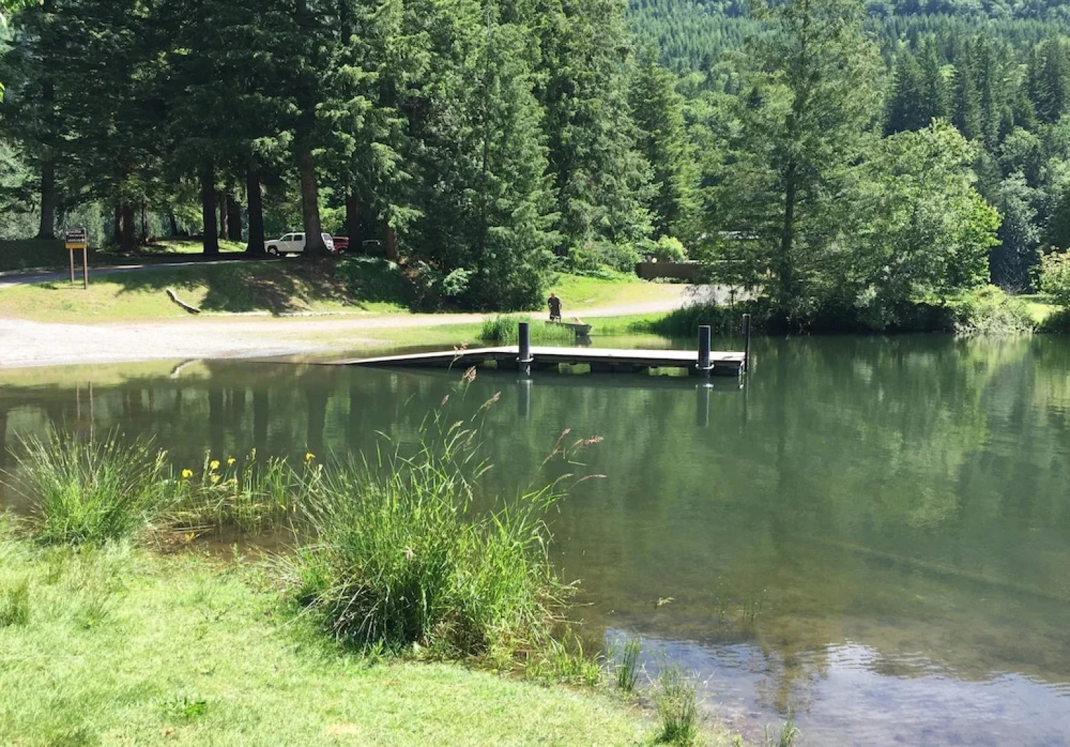 83MF - Lakeside - Hot Tub - WIFI - BBQ - Dock - Sleeps 4 NO PETS