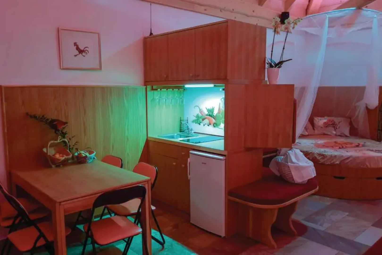 Secret Wellness Pool Sauna and Whirlpool