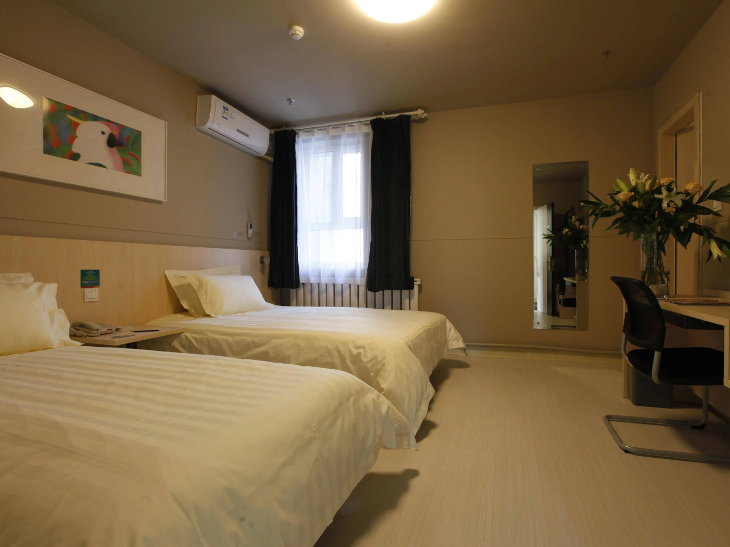 Century Star Urumqi Changjiang Road Hotel