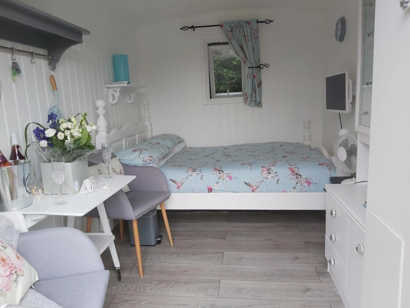 Hopgarden Glamping Exclusive site hire - Sleep up to 50 guests