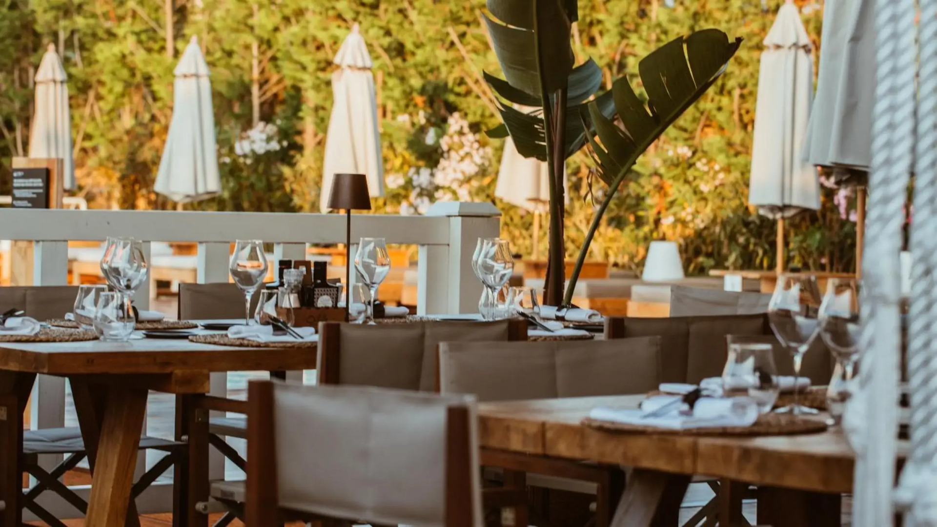 Cumeja - Beach Club & Hotel