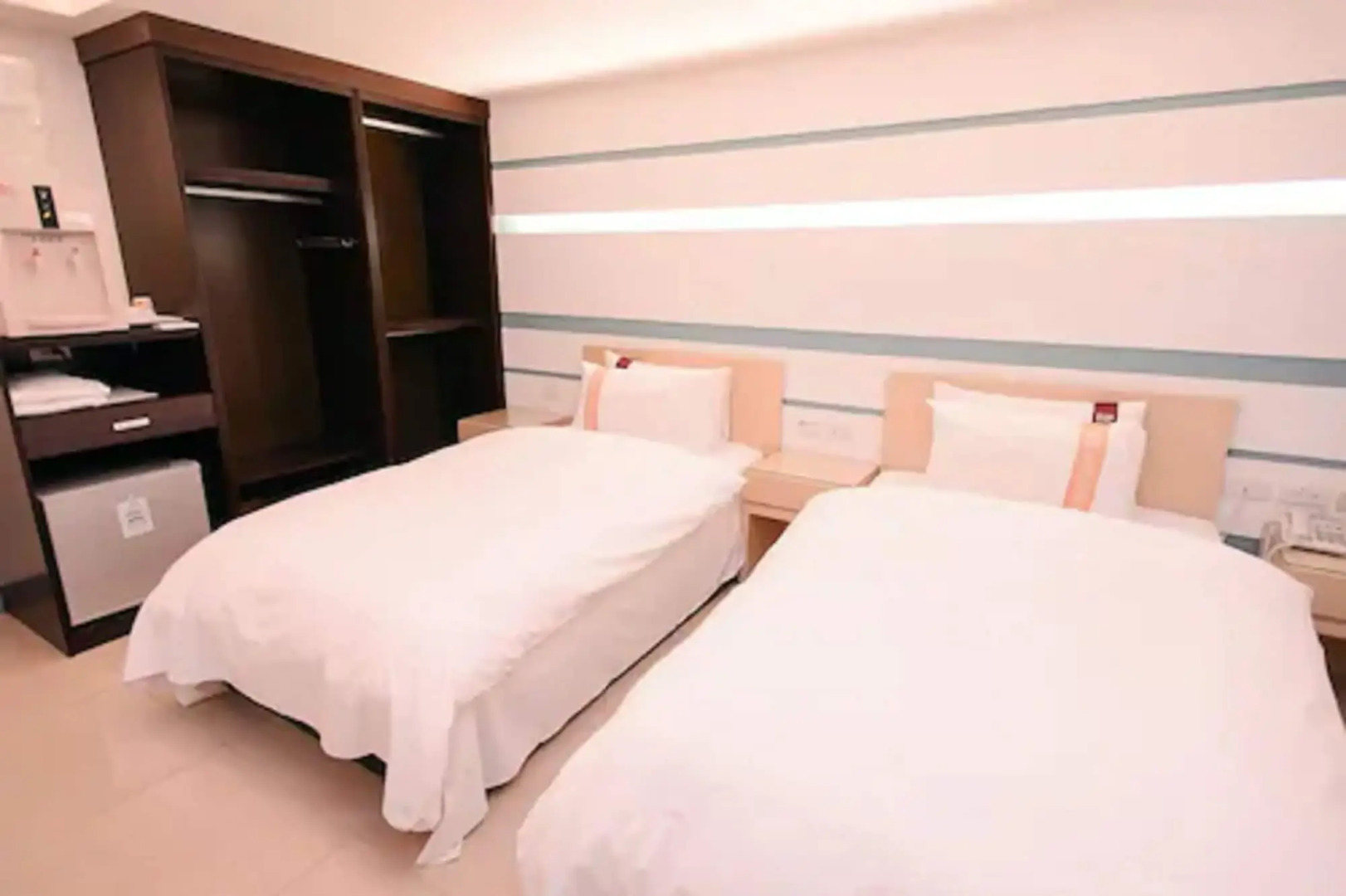 Kiwi Express Hotel - Kaohsiung Station