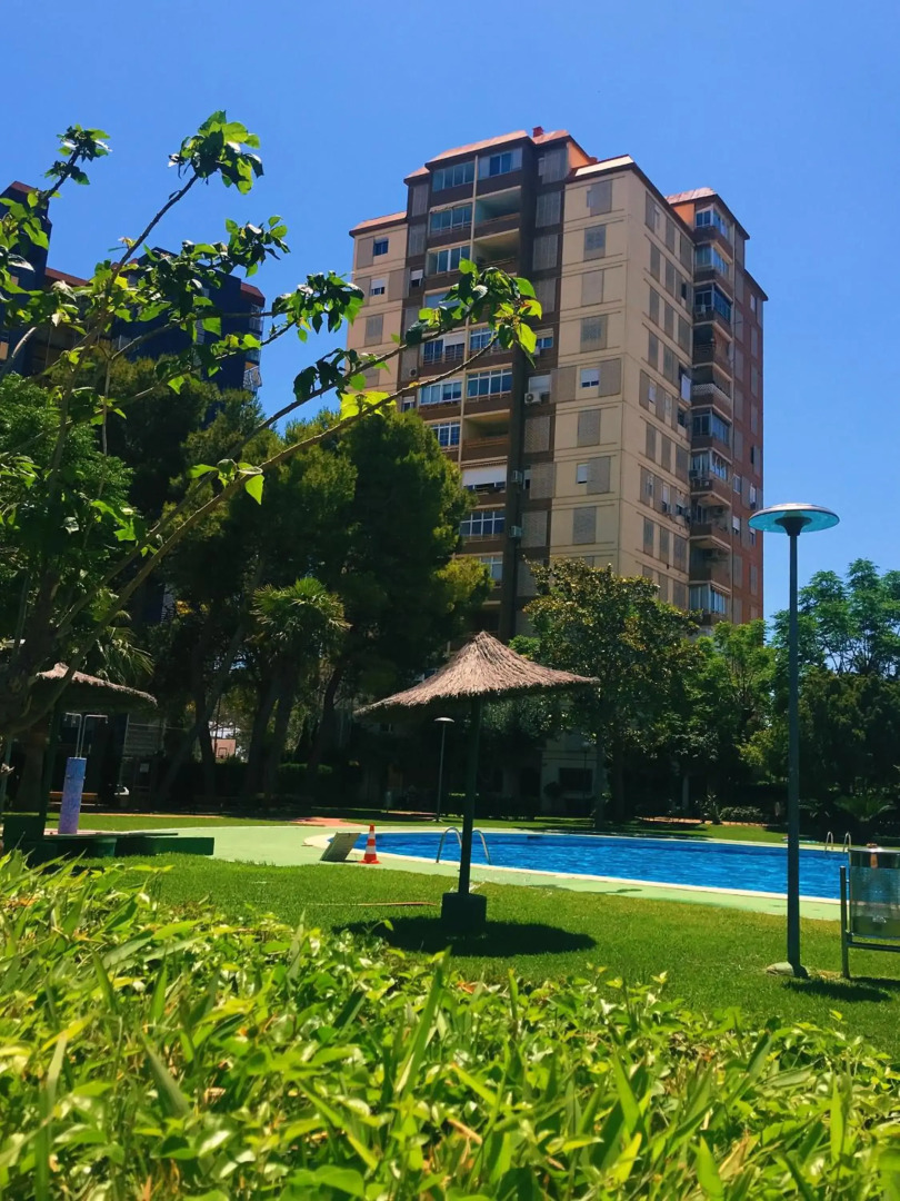 The White Apartment: Luxury, Beach and Design