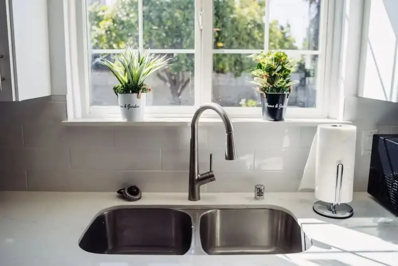 Tranquil 2BR Home in Beautiful Neighborhood P24