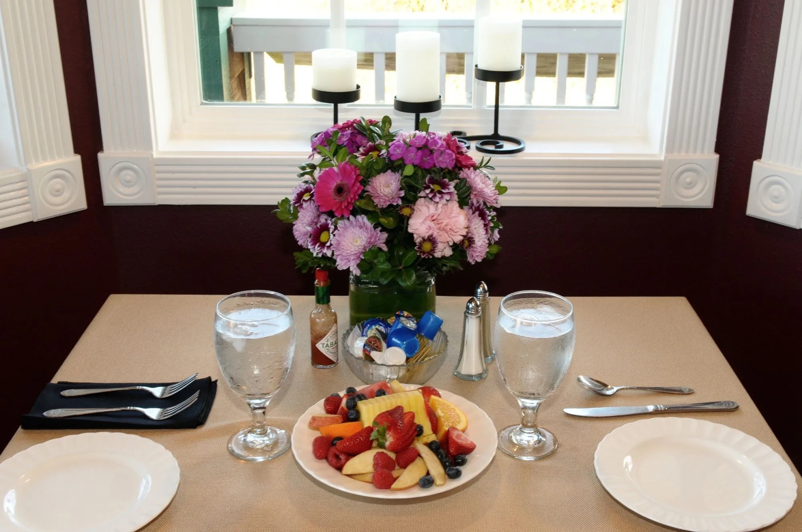 The Collins Inn and Seaside Cottages - Adults Only