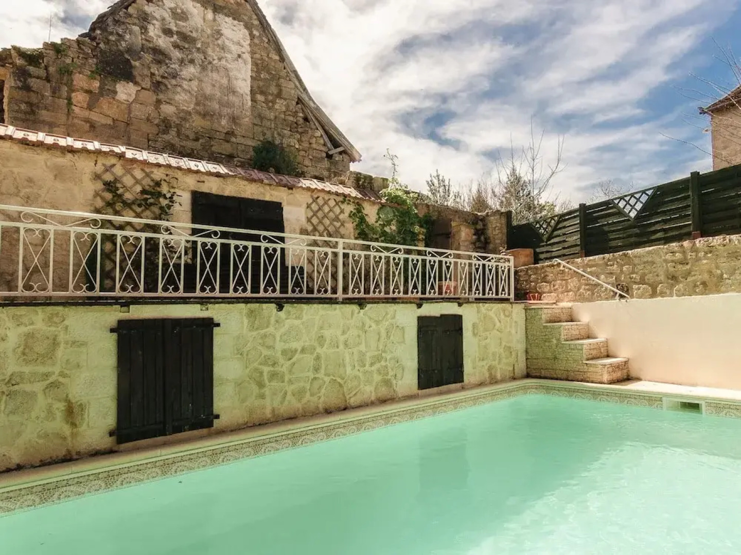 Elegant House With Heated Pool and Sauna