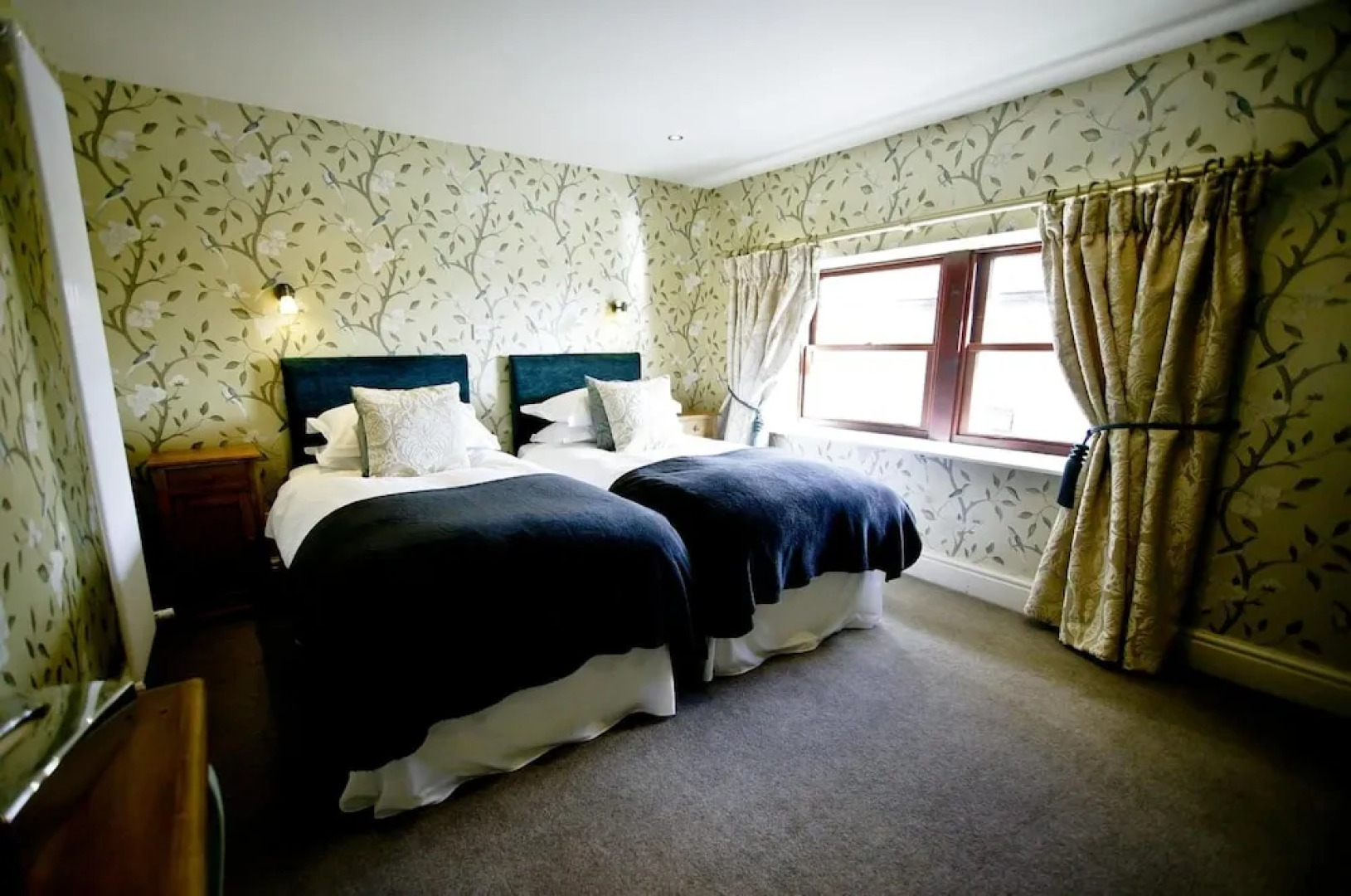 Shireburn Arms Hotel