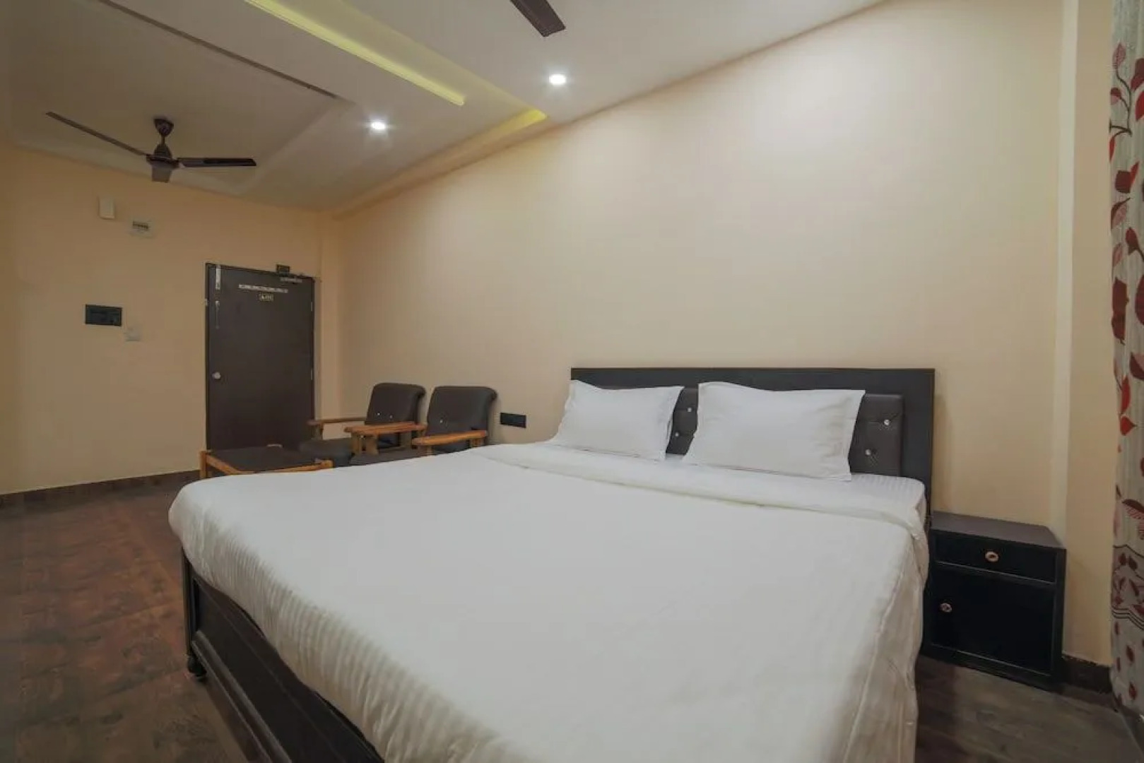 Oyo 37826 Rajmahal Khindsi Resort