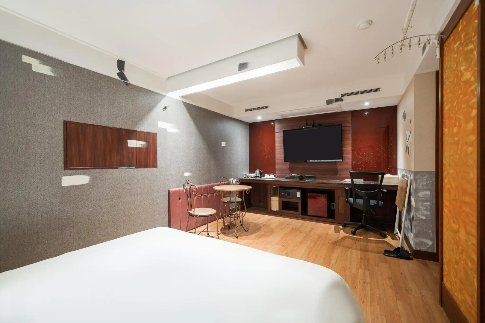 Friendly DH Naissance Hotel by Mindrum Group