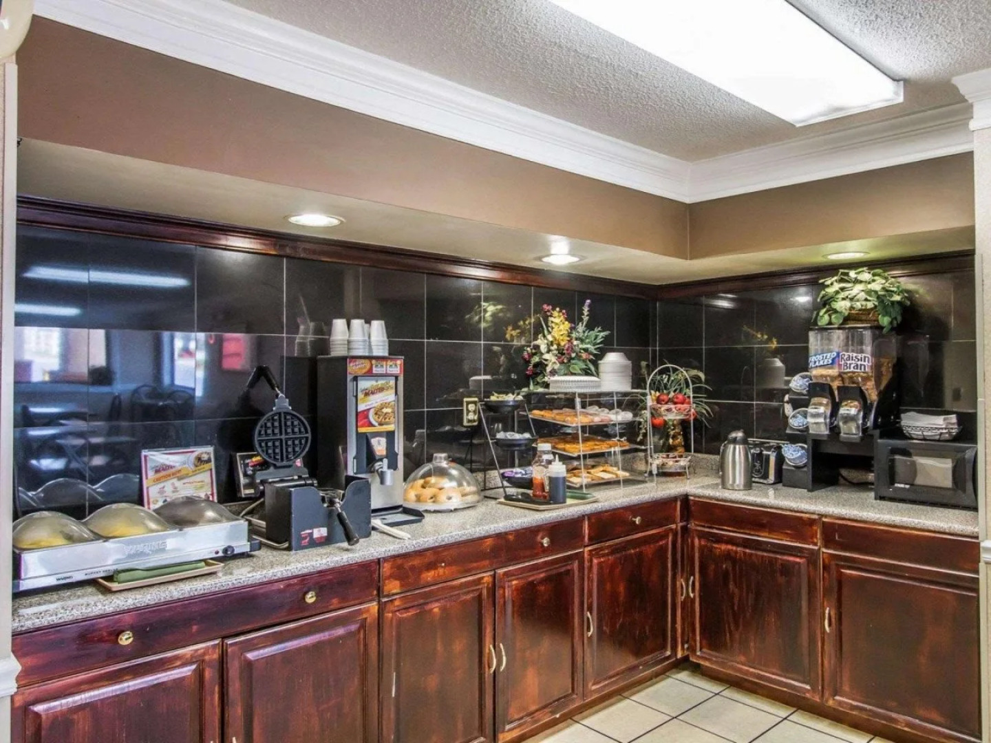 Econo Lodge Richmond Hill