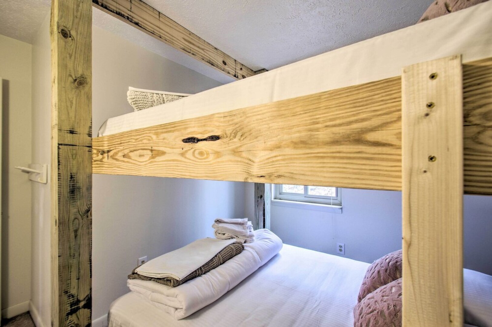 Rustic Getaway With Fireplace - Walk to Slopes!