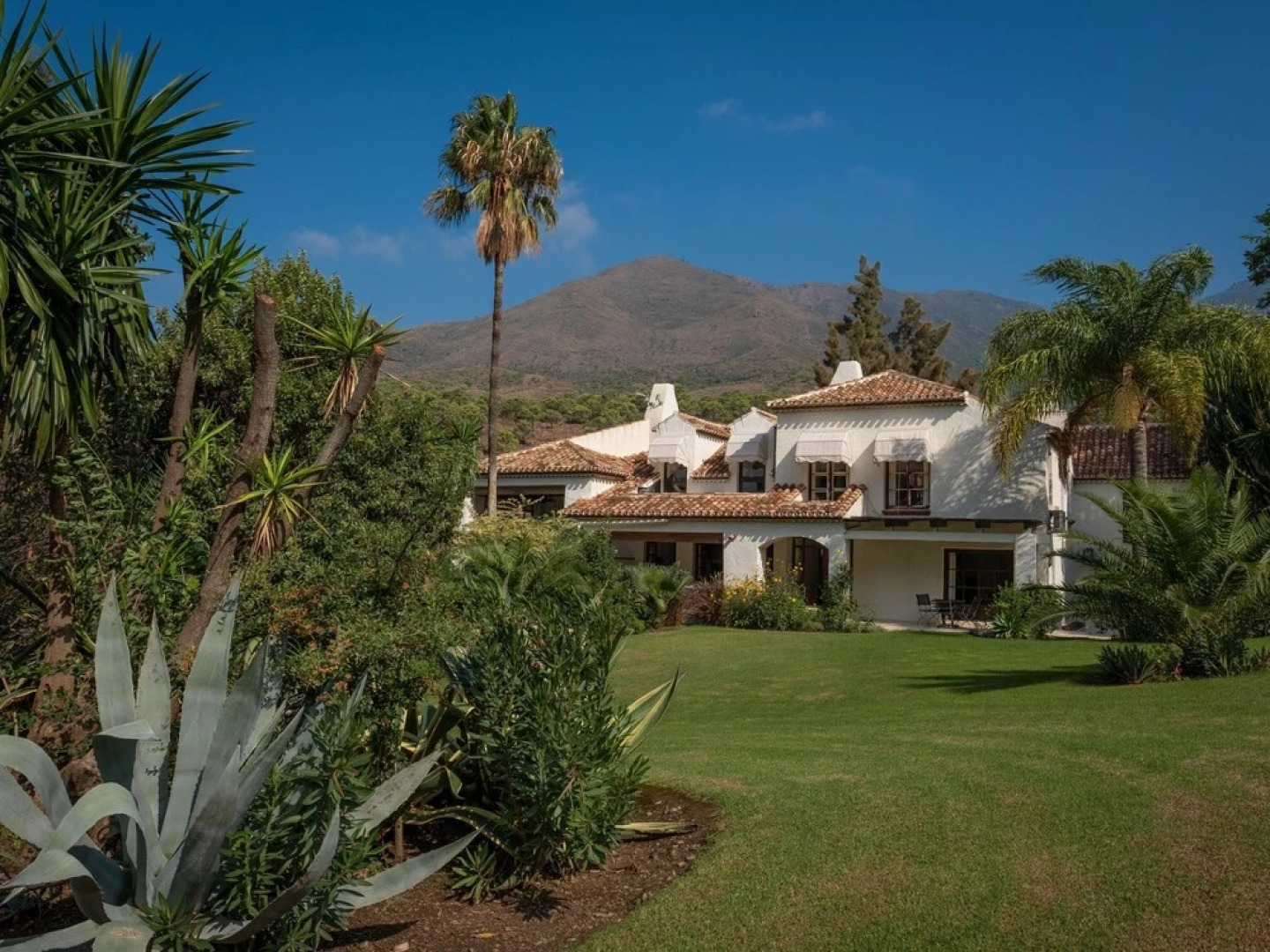 Opulent Villa in Casares With Luxurious Pool House & Jacuzzi
