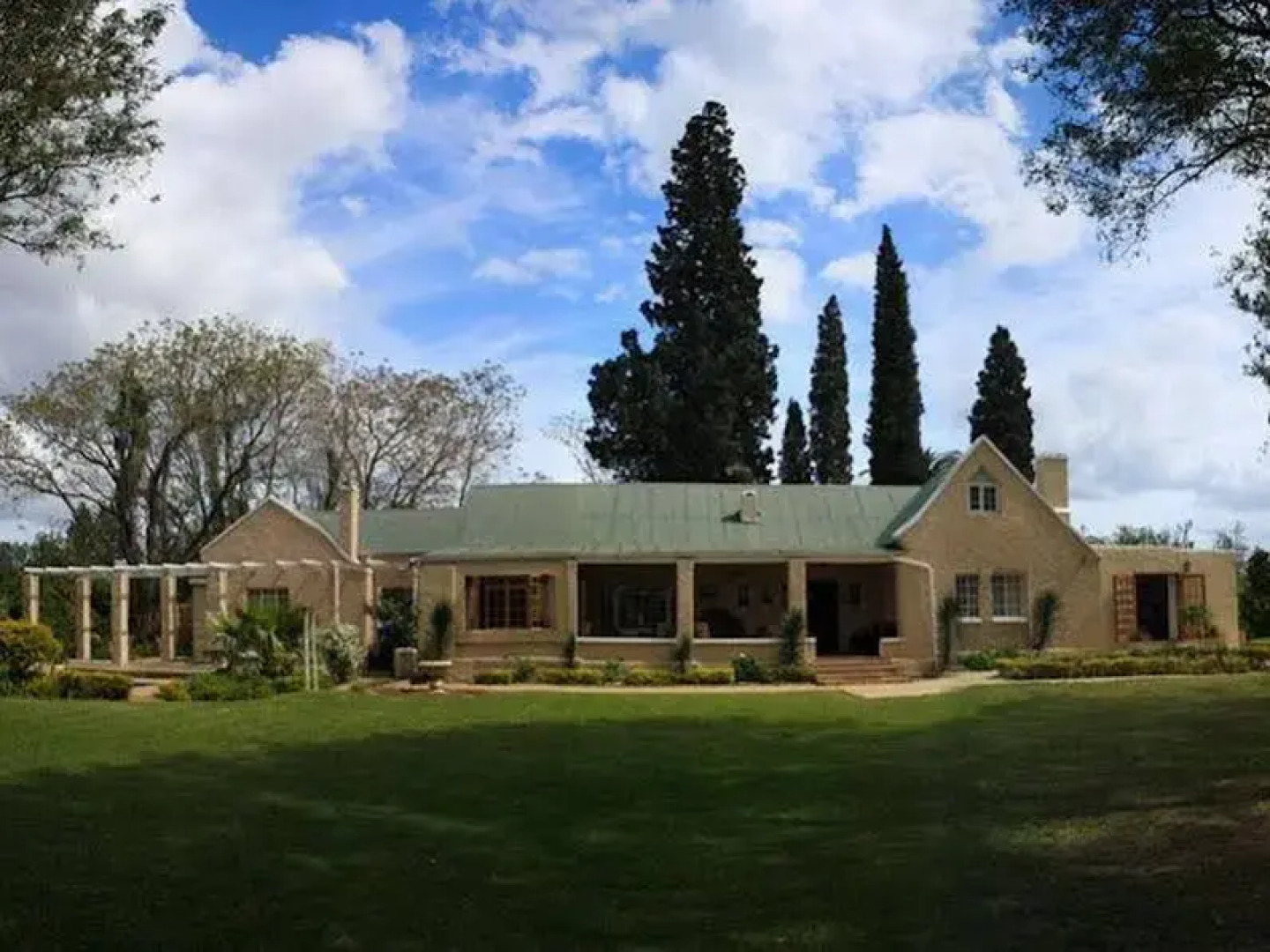 The Colonial on Arundel