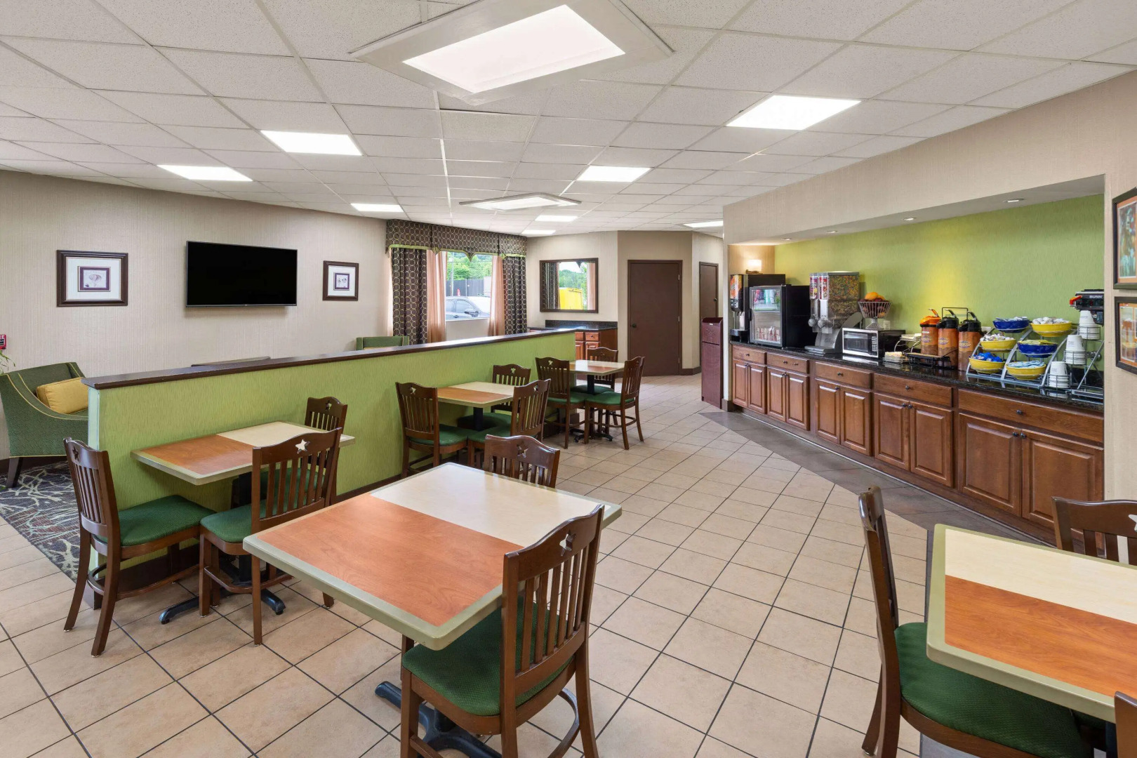 Days Inn by Wyndham Knoxville East