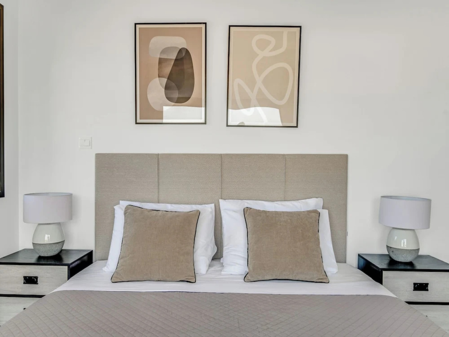 Sanders Elgio - Precious 3-bdr Apt With Balcony