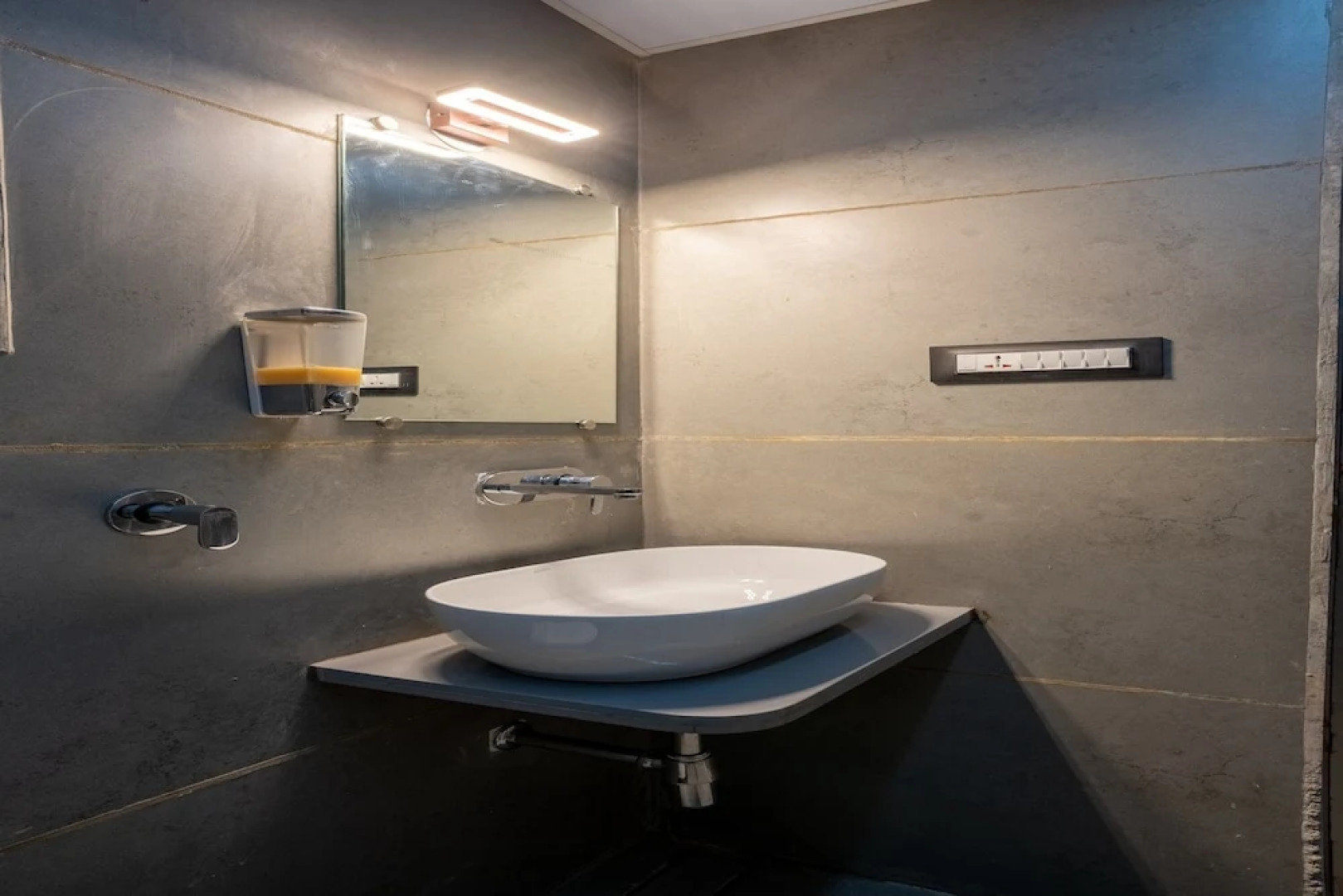 VITS Select Casuarina Diveagar