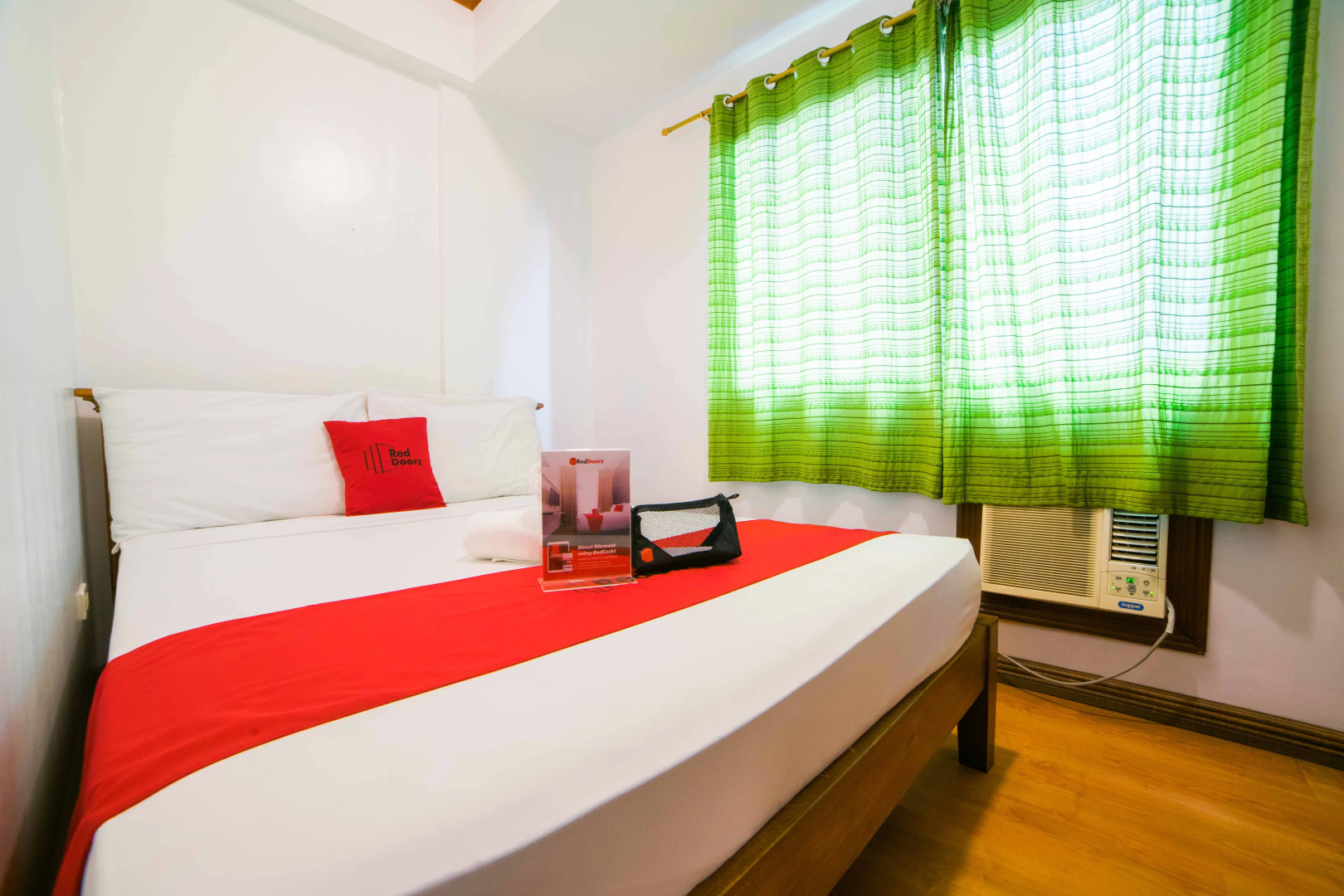 RedDoorz @ Moonwalk Paranaque