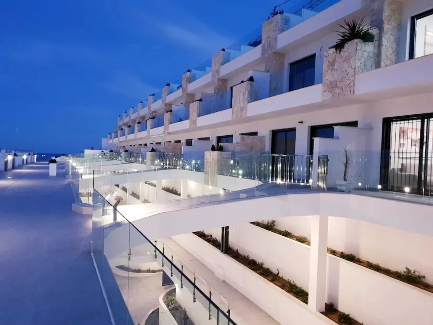 Luxury Apartment on the Beach with Pool 6