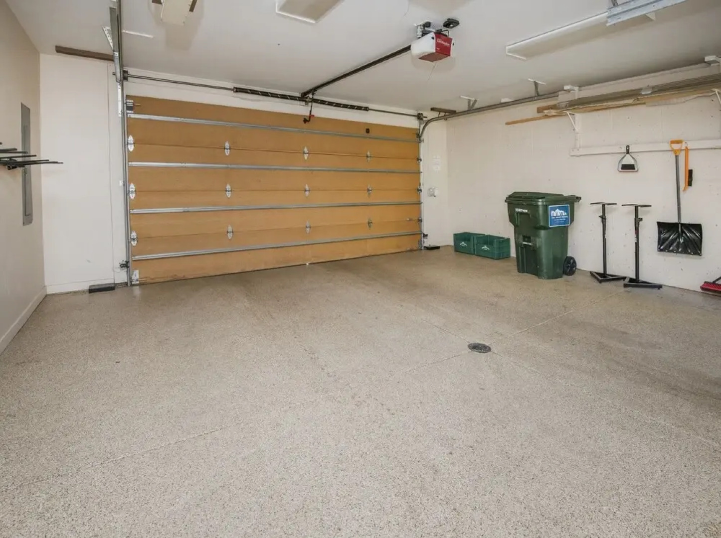 814 Eagle Dr. 4 Bedroom Home by RedAwning