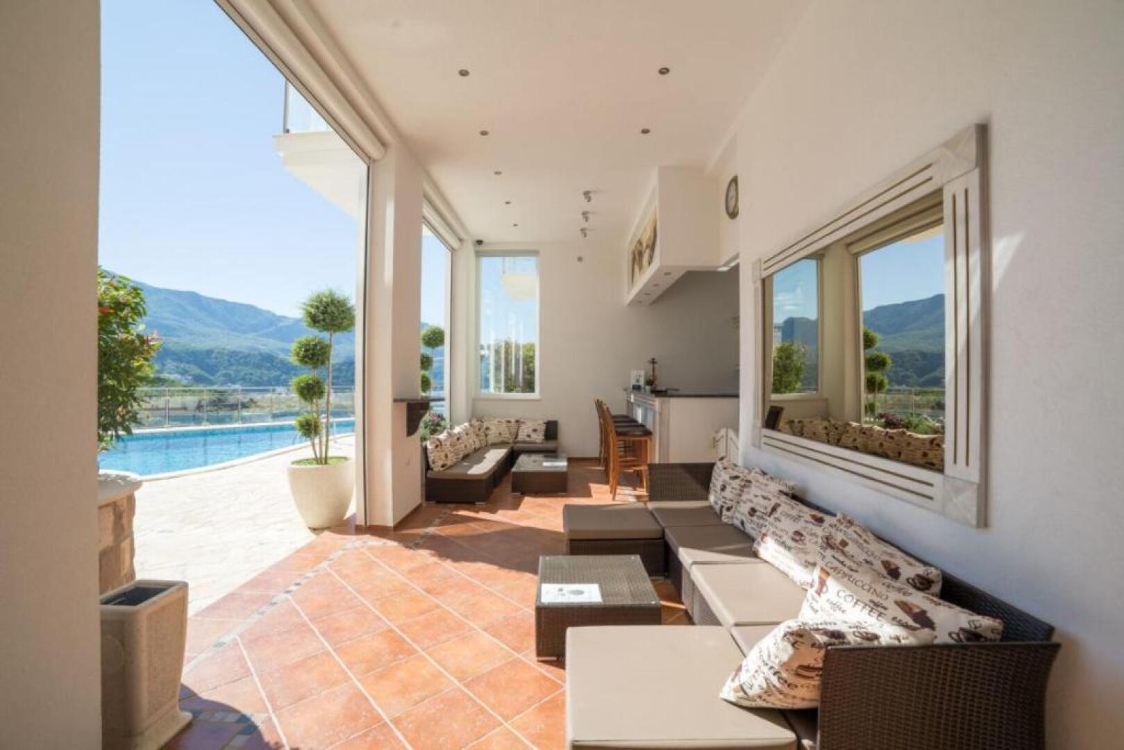 Family Lux Apartments - Lemon Garden and Pool