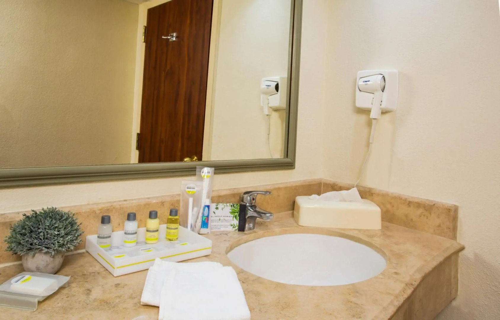 Krystal Urban Ciudad Juárez by US Consulate